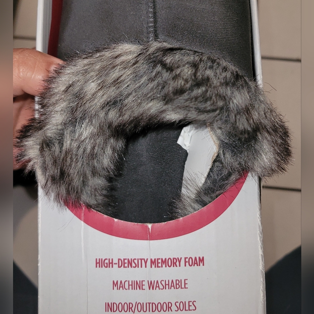 Dearfoams Cozy Memory Foam Slippers Gray Faux Fur Size 9 Indoor Outdoor